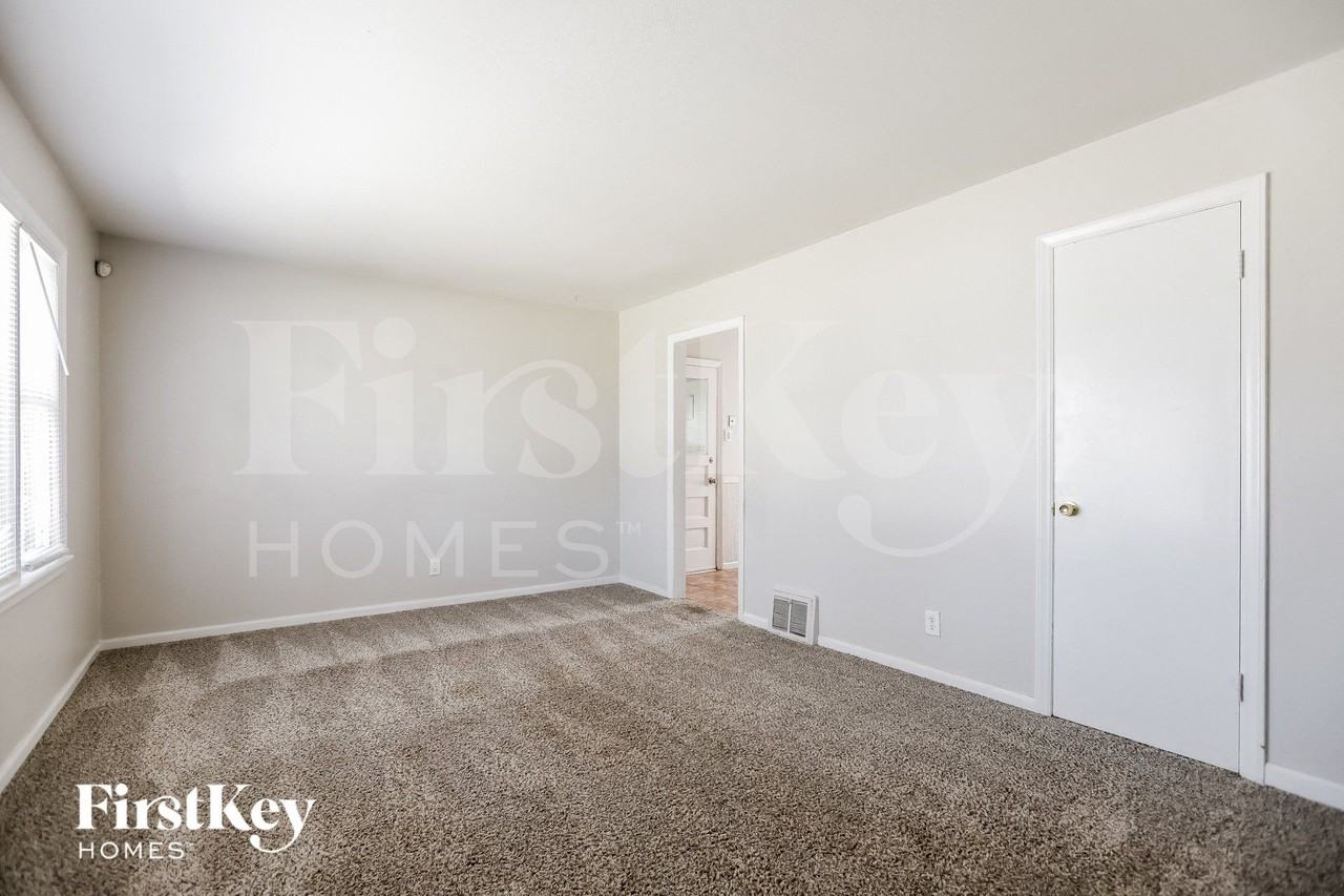 8855 E 59th St - Photo 3 of 15