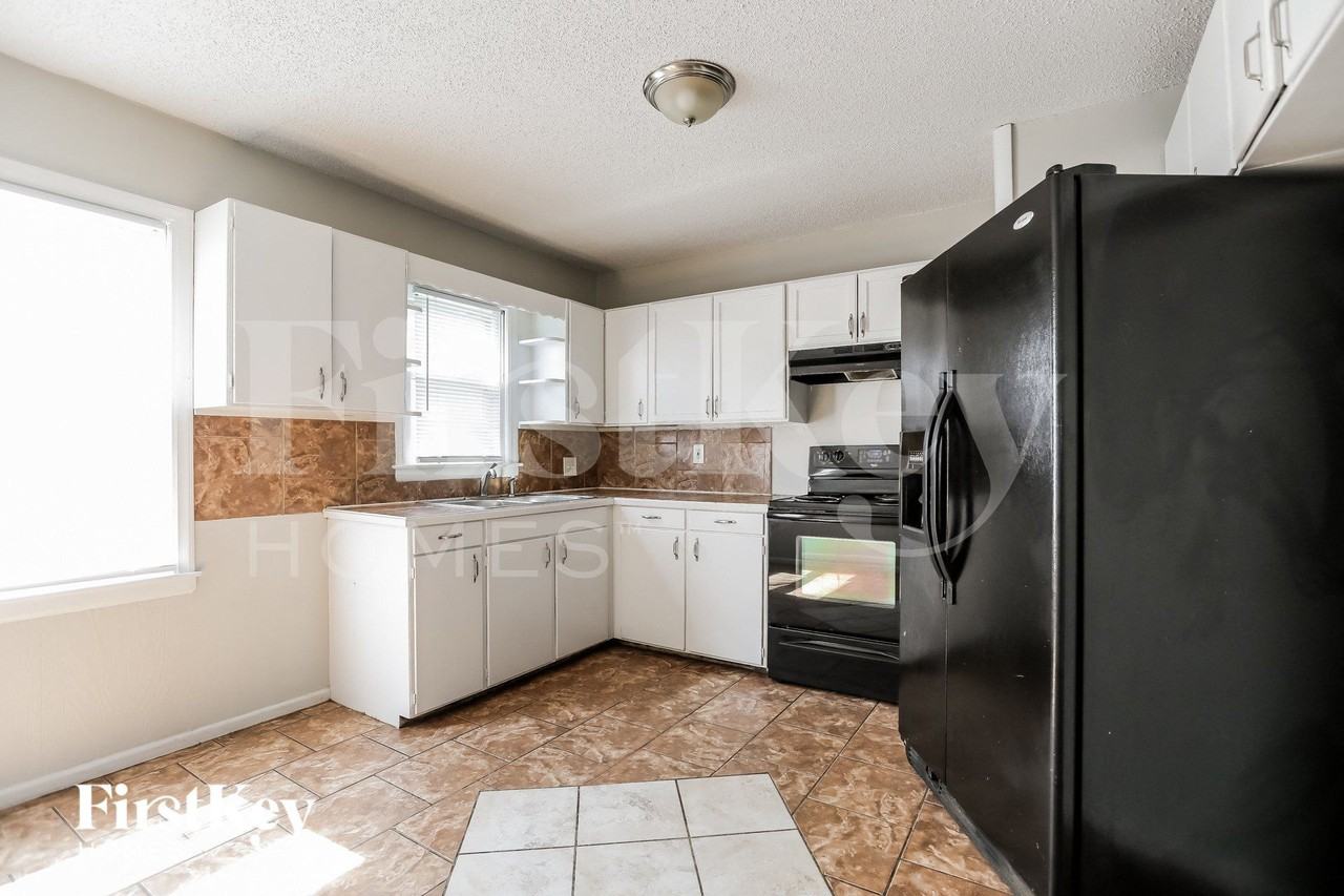 8855 E 59th St - Photo 5 of 15