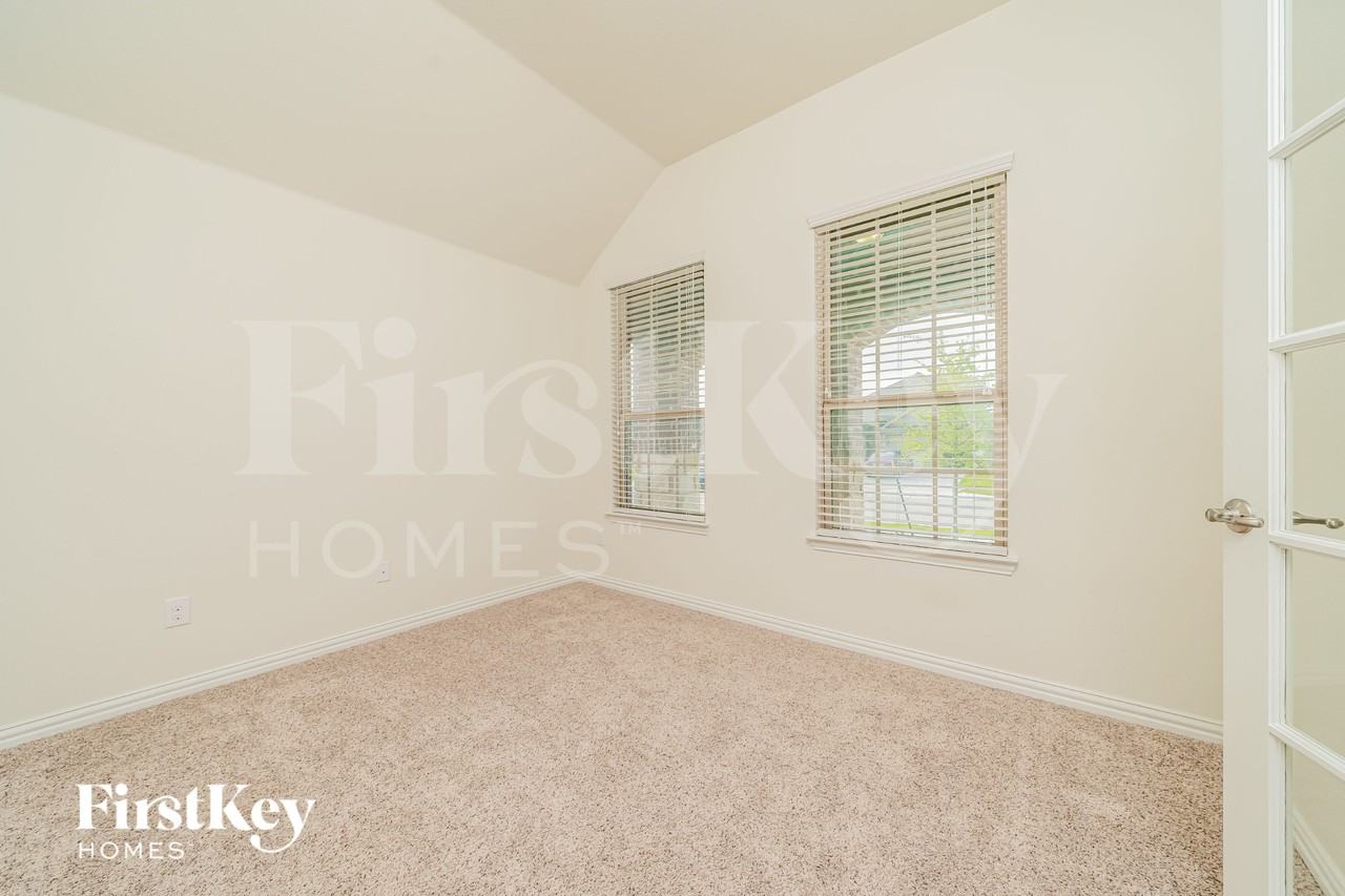 805 Joaquin Way - Photo 6 of 16