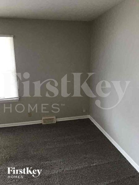 711 N Evanslawn Ave - Photo 2 of 11