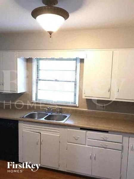 711 N Evanslawn Ave - Photo 5 of 11