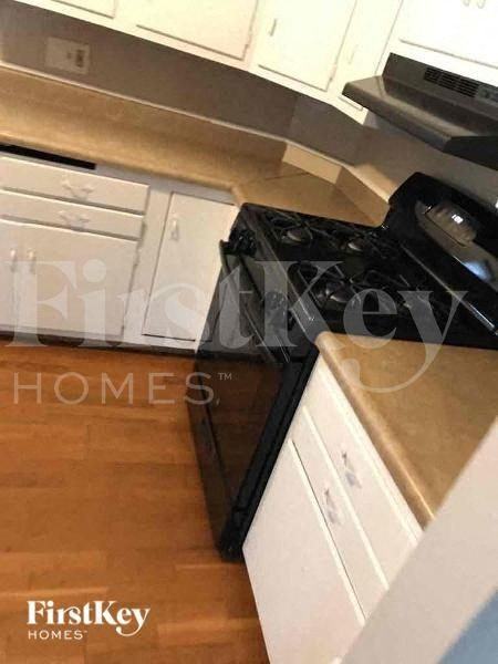 711 N Evanslawn Ave - Photo 6 of 11