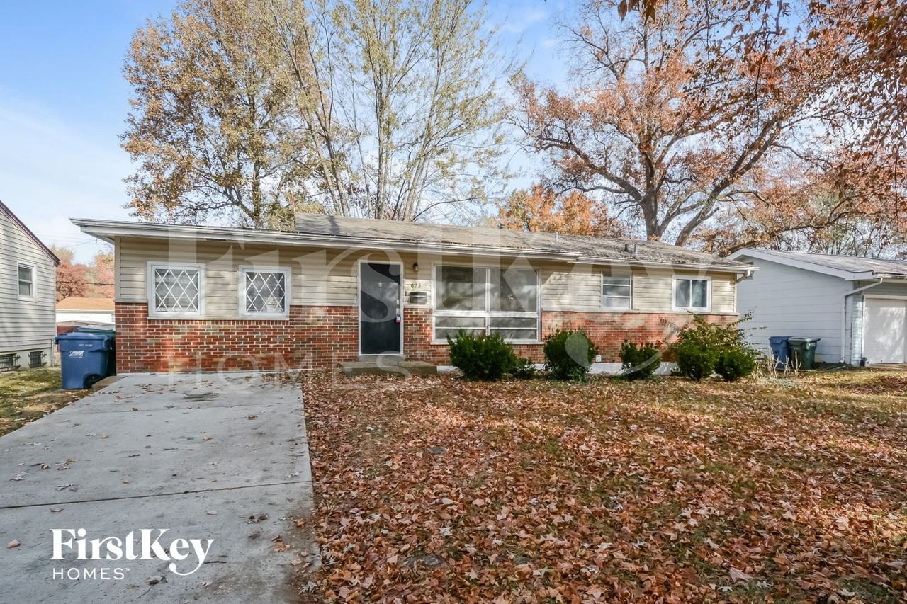 623 Holiday Ave - Photo 2 of 15