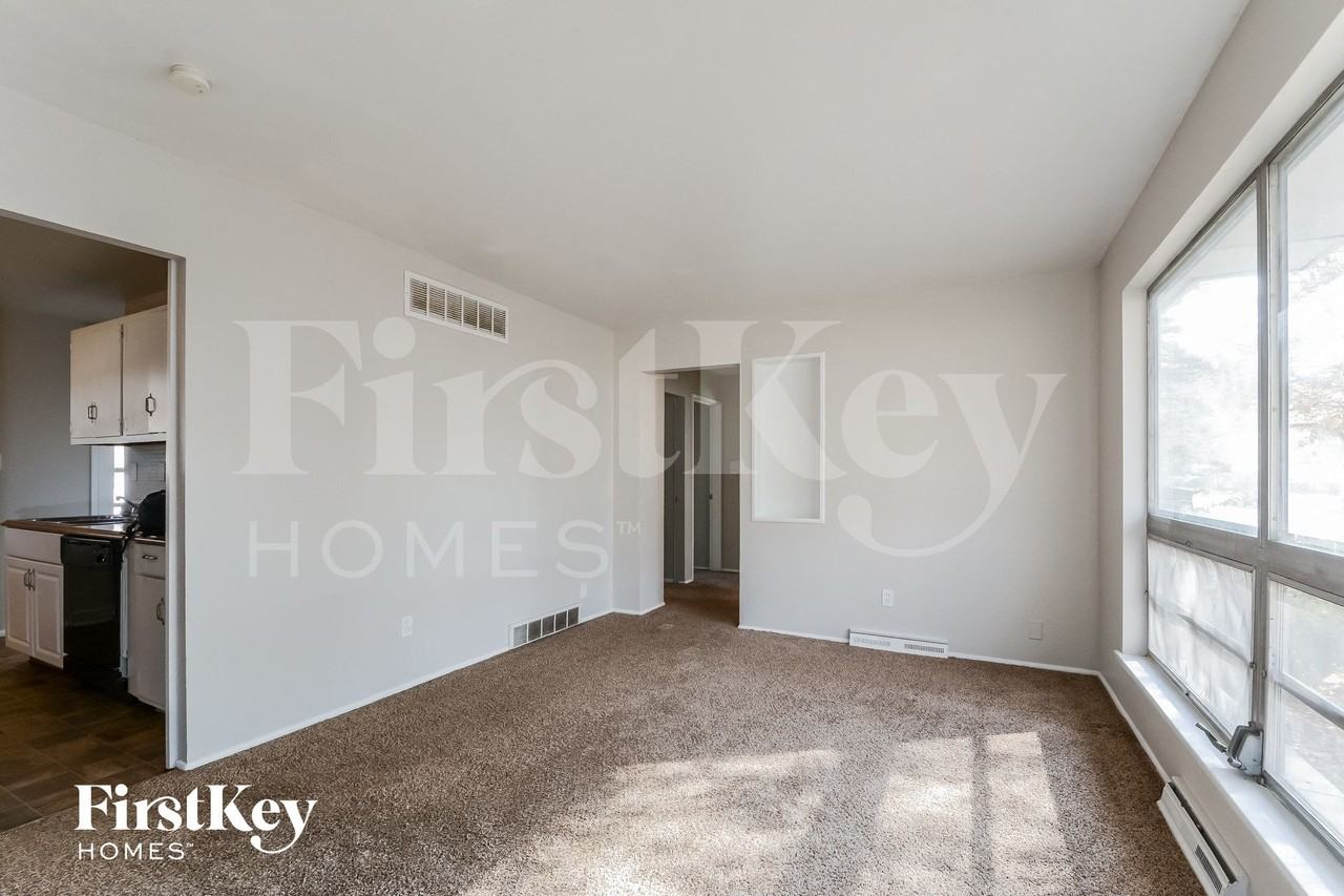 623 Holiday Ave - Photo 3 of 15