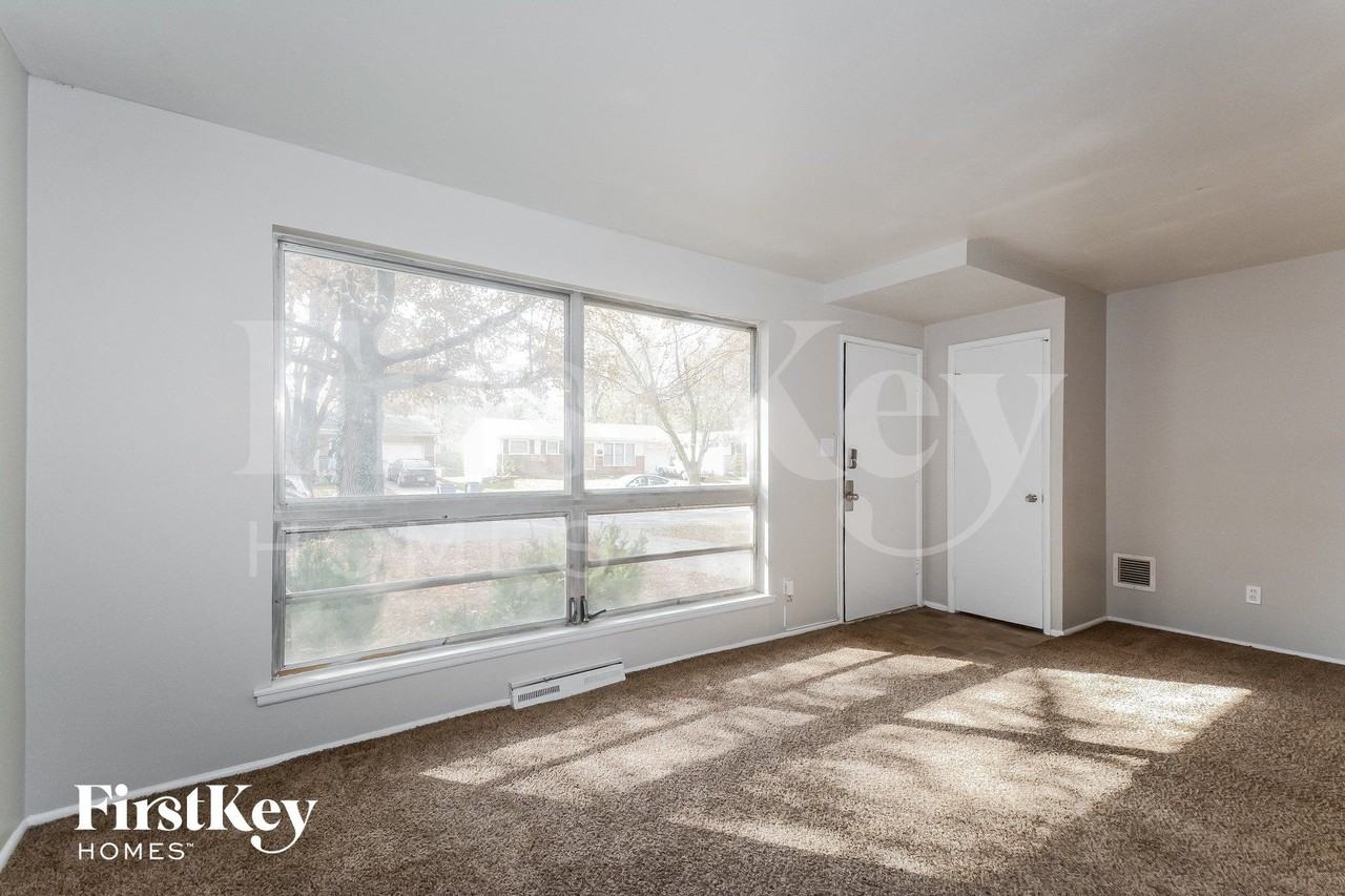 623 Holiday Ave - Photo 5 of 15