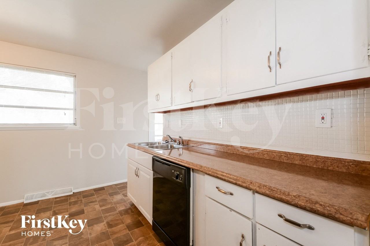 623 Holiday Ave - Photo 6 of 15