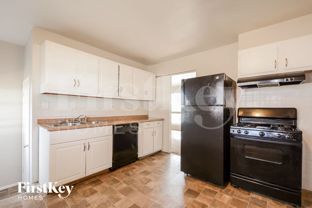 623 Holiday Ave - Photo 7 of 15