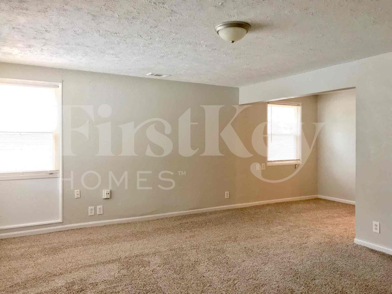 5844 E 43rd St - Photo 5 of 14