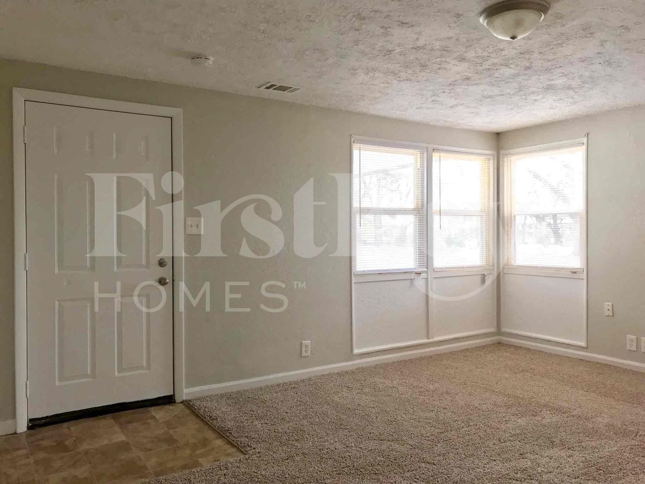 5844 E 43rd St - Photo 6 of 14