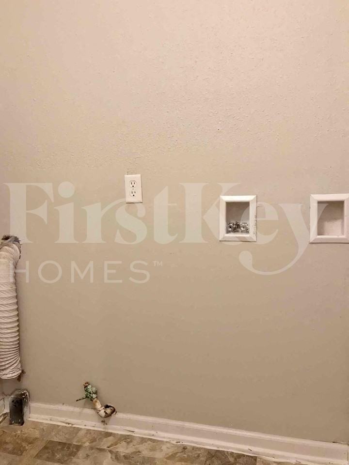 5844 E 43rd St - Photo 7 of 14