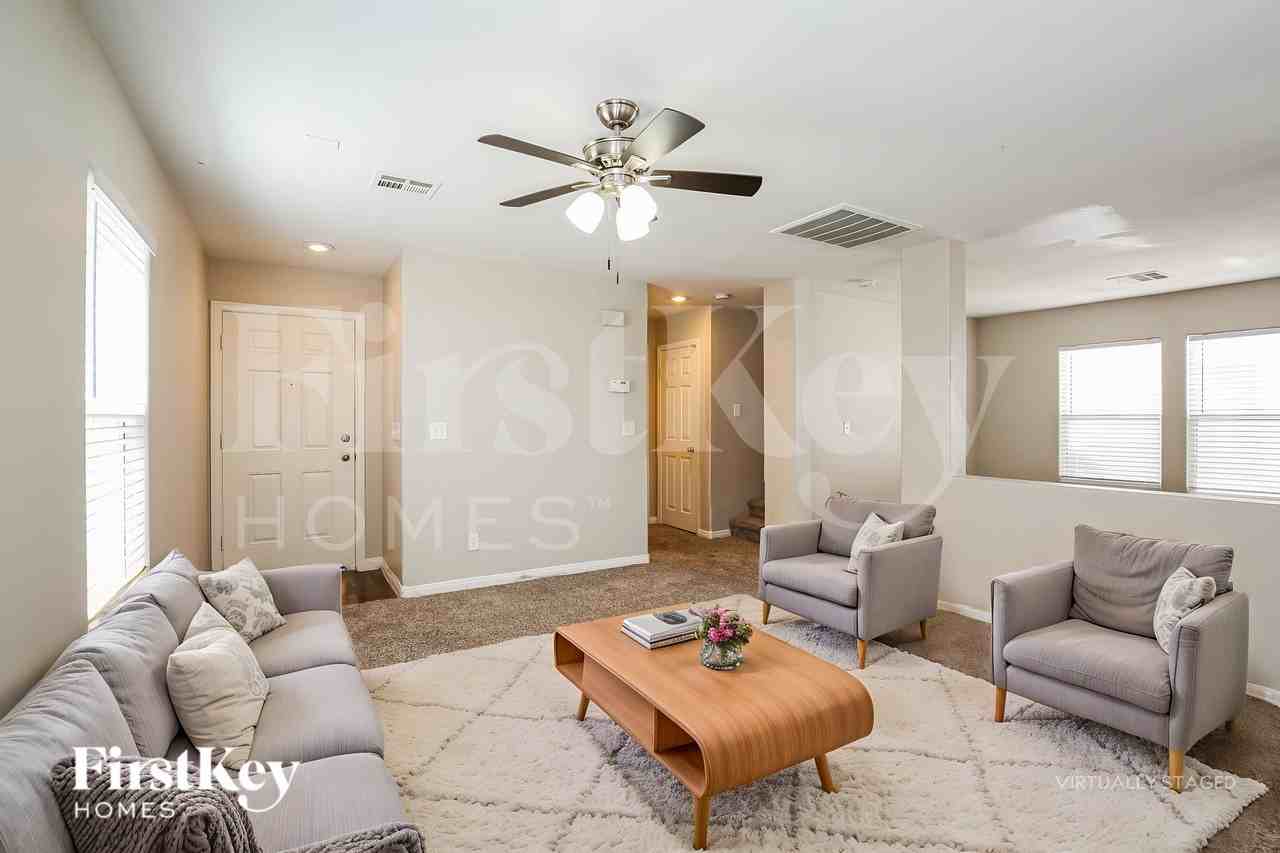 5013 Whistling Acres Ave - Photo 4 of 19