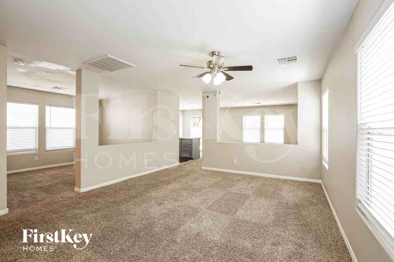 5013 Whistling Acres Ave - Photo 5 of 19