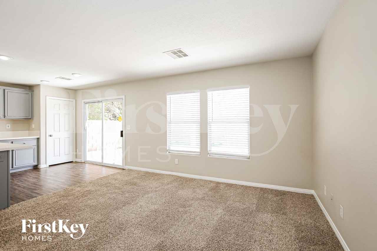 5013 Whistling Acres Ave - Photo 6 of 19