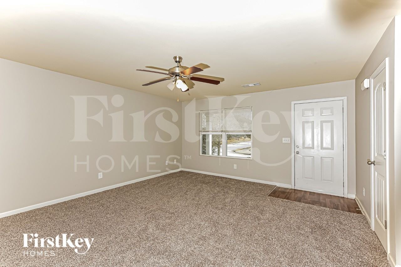 45 Riviera Dr - Photo 3 of 15