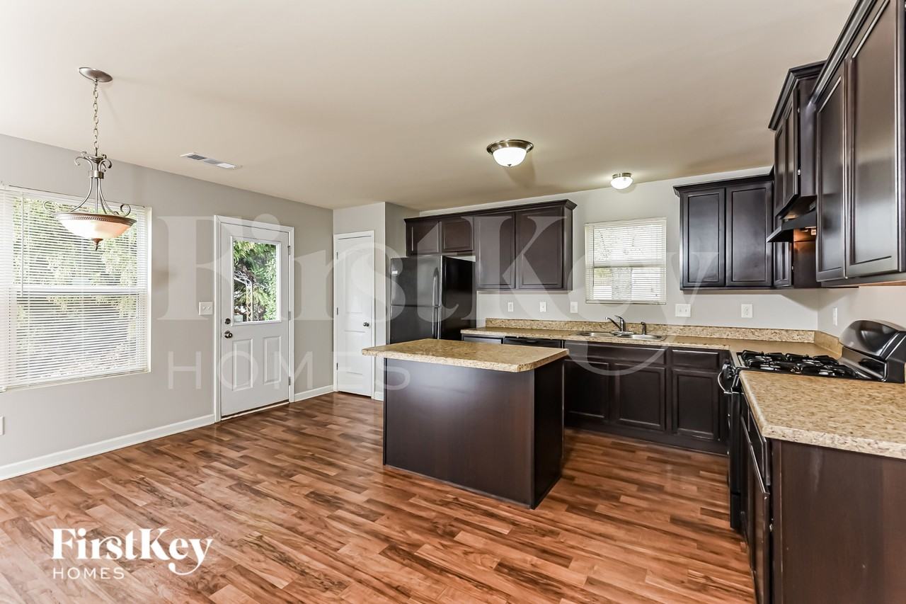 45 Riviera Dr - Photo 7 of 15