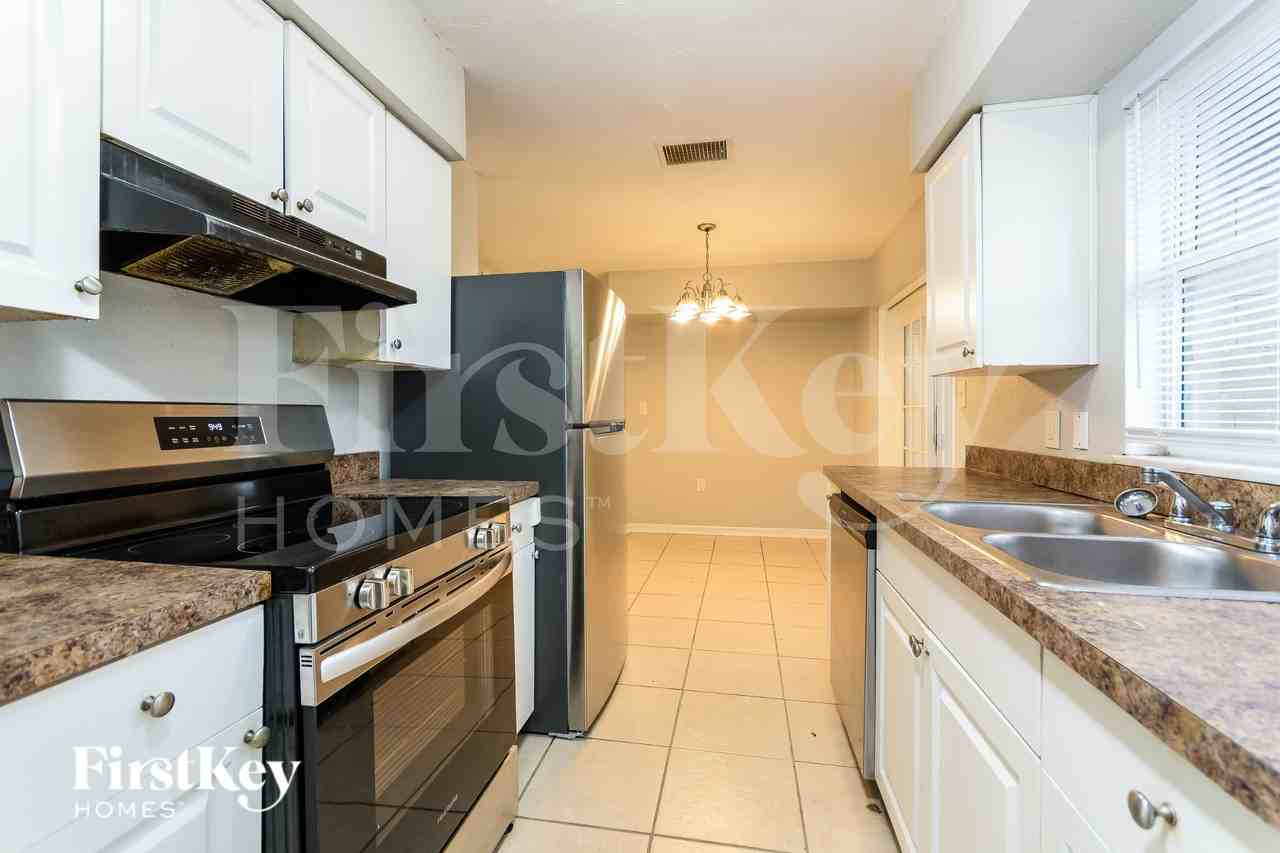 431 Gilman Cir - Photo 7 of 17