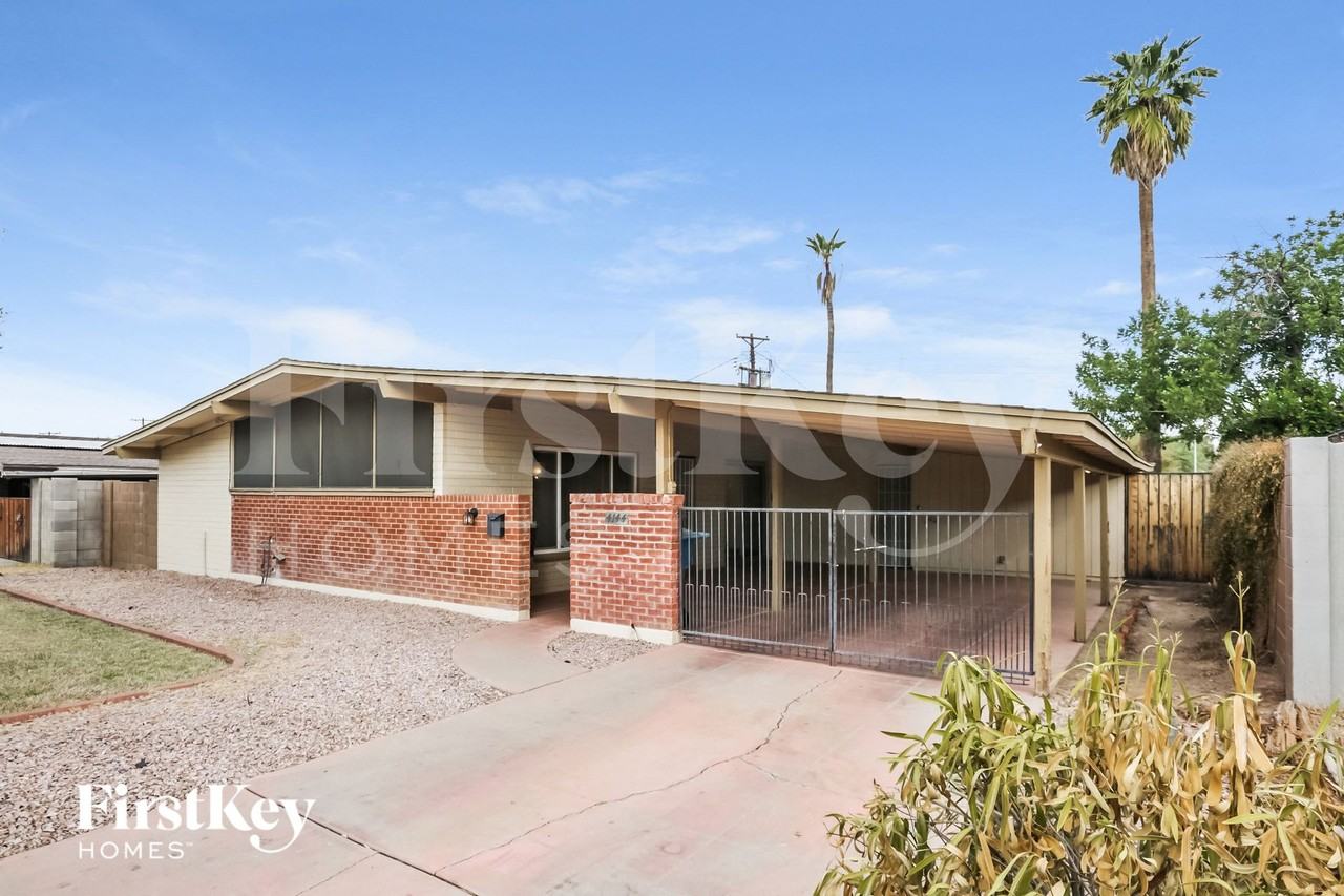 4144 E Almeria Rd - Photo 2 of 15