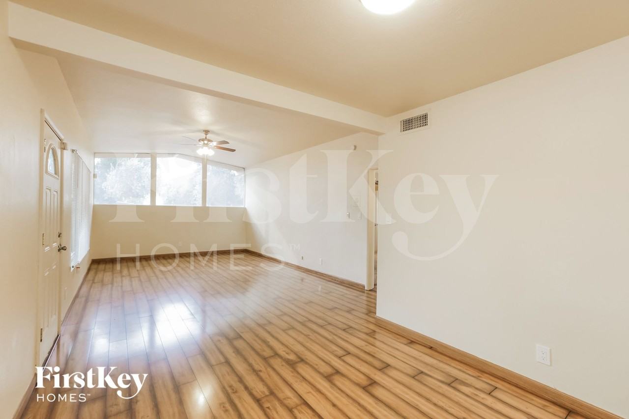 4144 E Almeria Rd - Photo 4 of 15