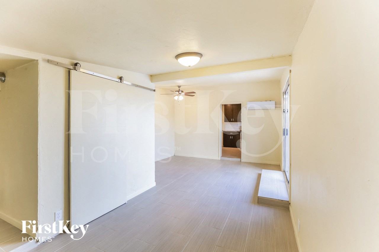 4144 E Almeria Rd - Photo 5 of 15