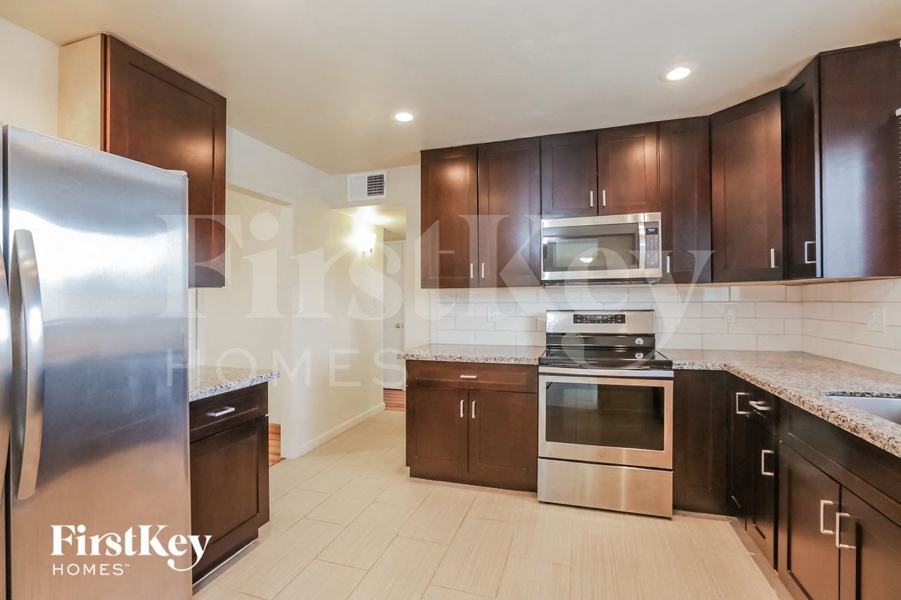 4144 E Almeria Rd - Photo 7 of 15