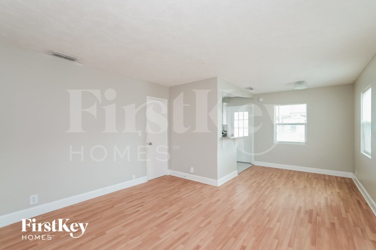 3805 W Rogers Ave - Photo 4 of 16