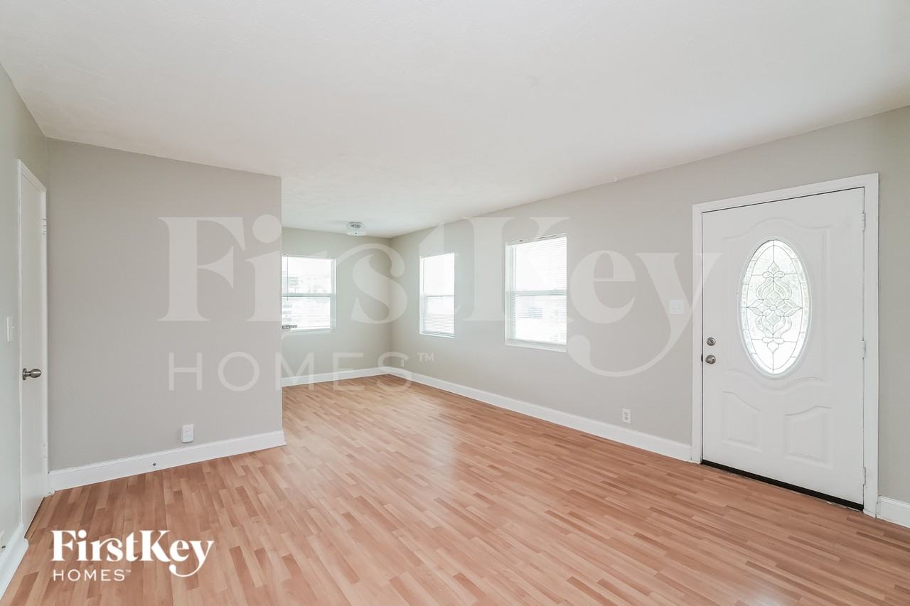 3805 W Rogers Ave - Photo 5 of 16