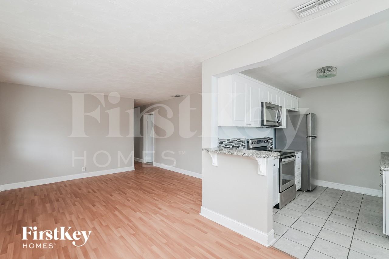 3805 W Rogers Ave - Photo 6 of 16