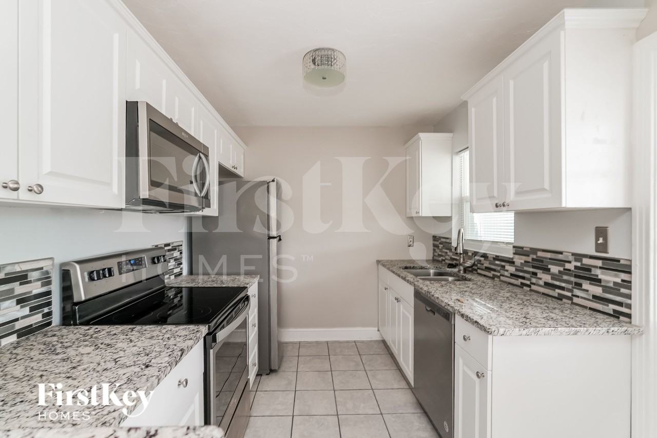 3805 W Rogers Ave - Photo 7 of 16