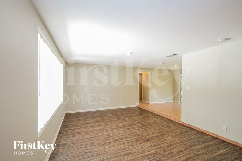 3208 Lake Saxon Dr - Photo 2 of 16