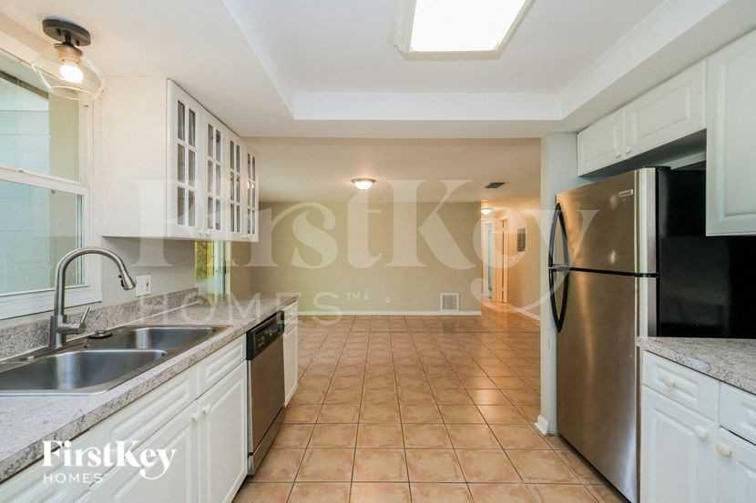 3208 Lake Saxon Dr - Photo 4 of 16