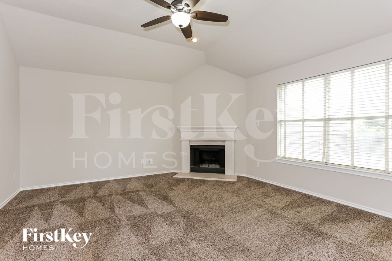 312 Camp Creek Dr - Photo 2 of 16