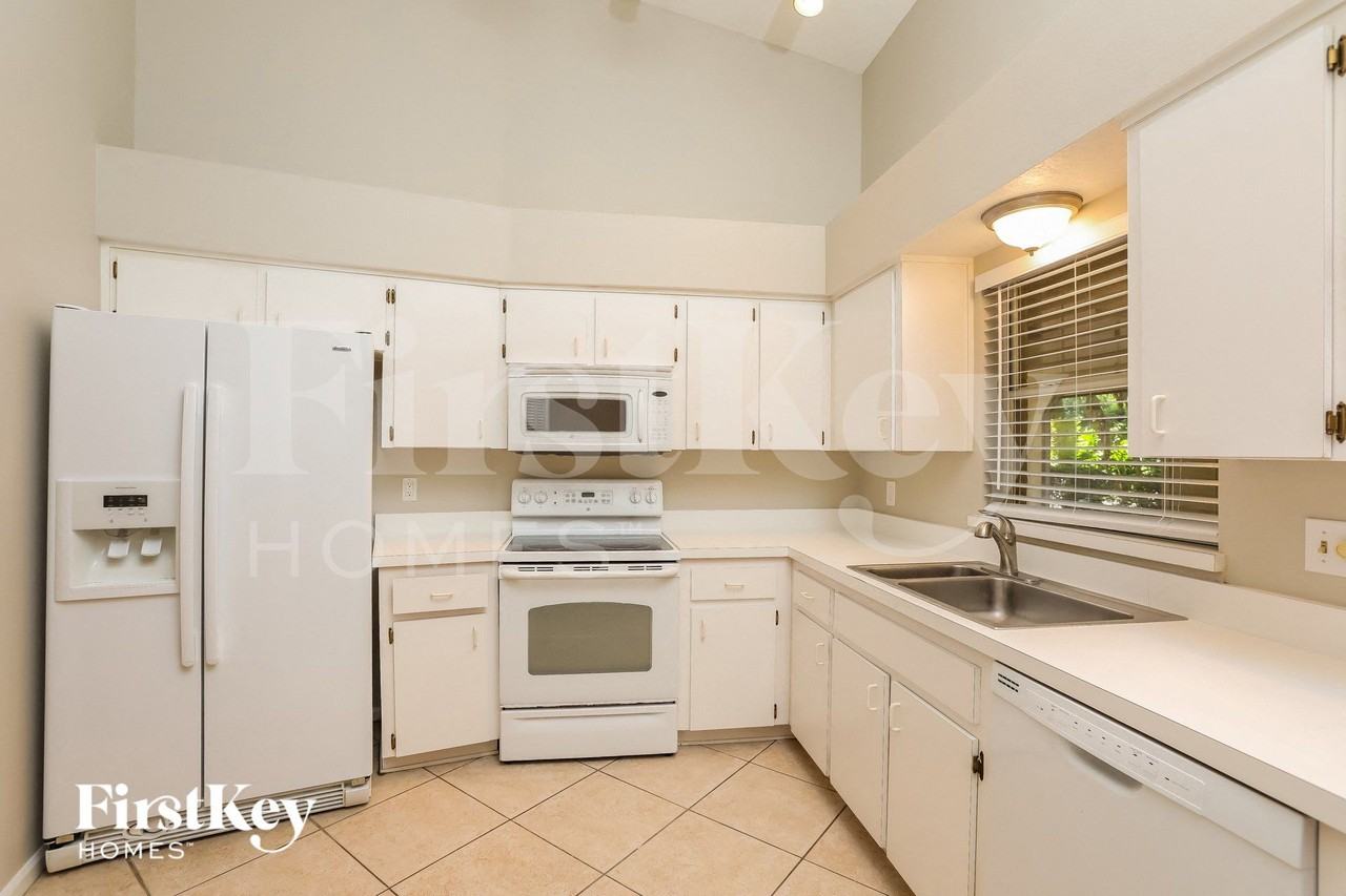 2048 Eagles Rest Dr - Photo 5 of 15