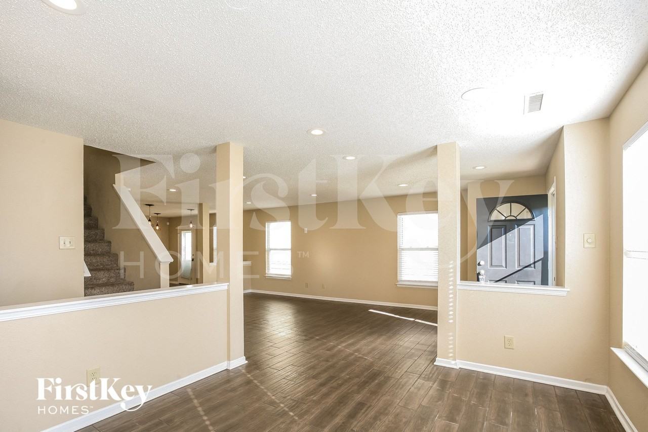 12916 Courage Xing - Photo 3 of 15