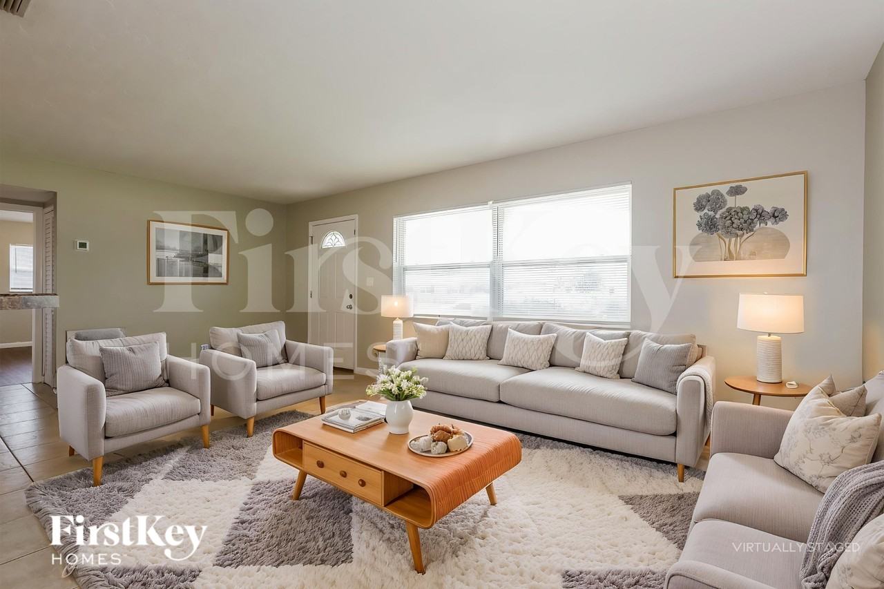 11525 59th Ter - Photo 4 of 19