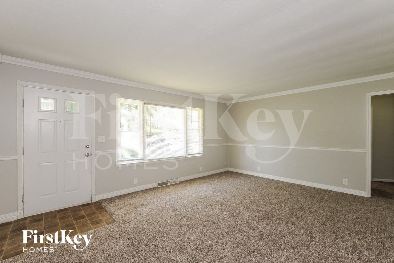 11319 Bennington Ave - Photo 3 of 15