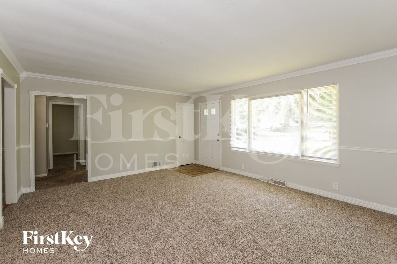 11319 Bennington Ave - Photo 4 of 15