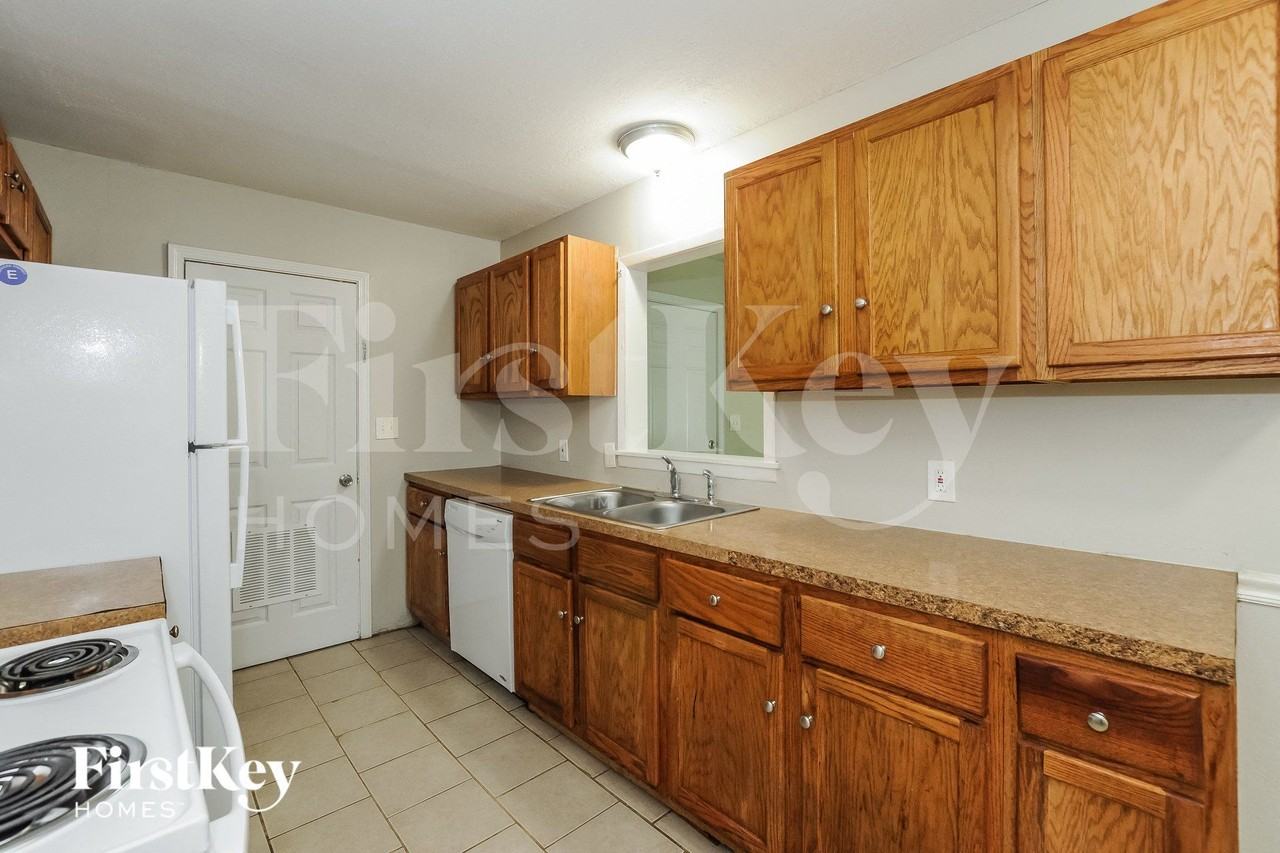 11319 Bennington Ave - Photo 6 of 15