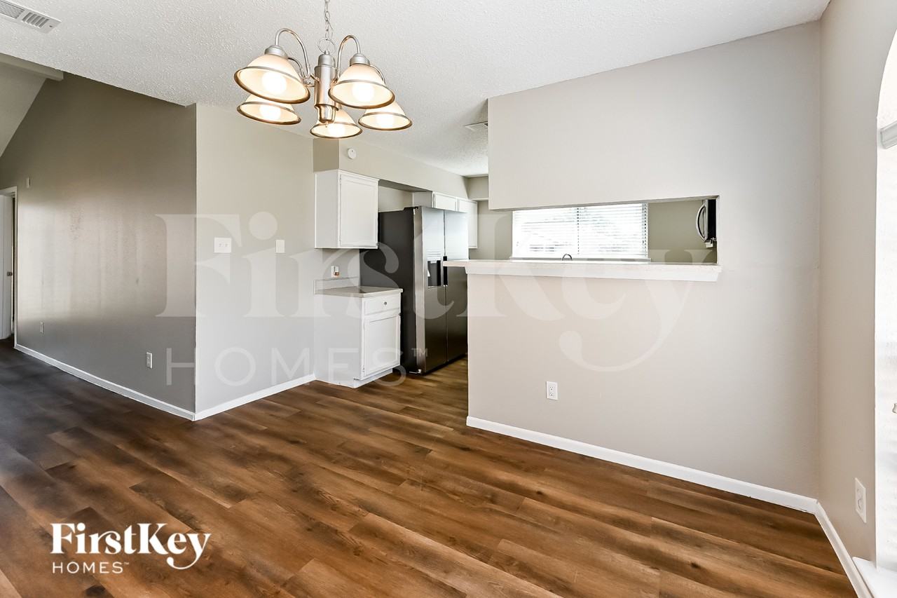 10811 Forest Leaf Dr - Photo 6 of 15