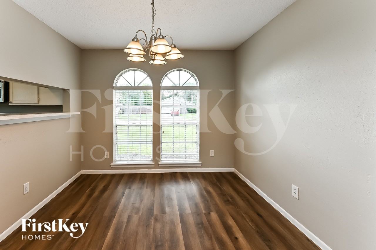 10811 Forest Leaf Dr - Photo 7 of 15