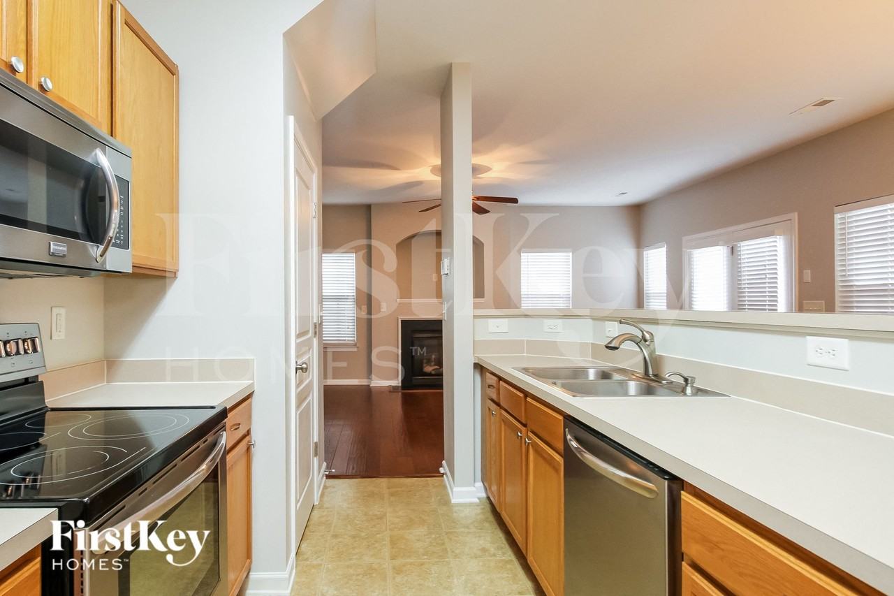 10519 Meadow Crossing Ln - Photo 6 of 15