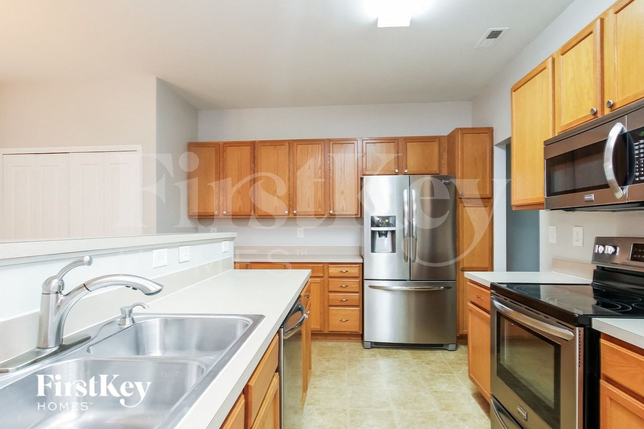 10519 Meadow Crossing Ln - Photo 7 of 15