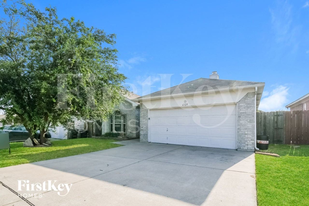 10240 Dawson Trl - Photo 2 of 15