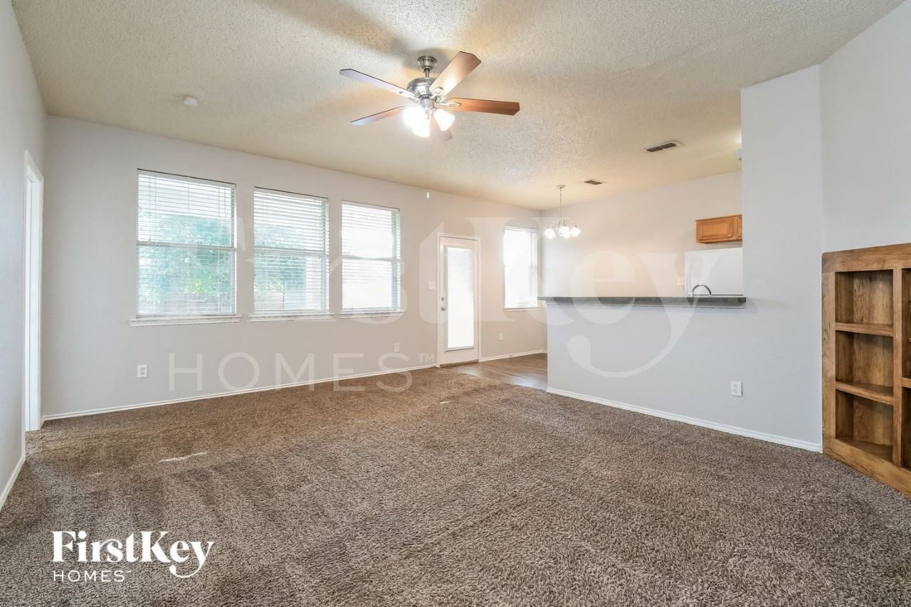10240 Dawson Trl - Photo 3 of 15