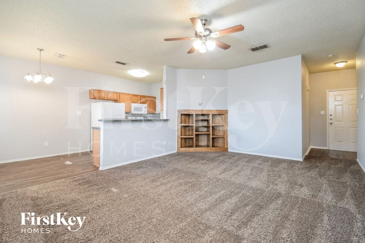 10240 Dawson Trl - Photo 4 of 15