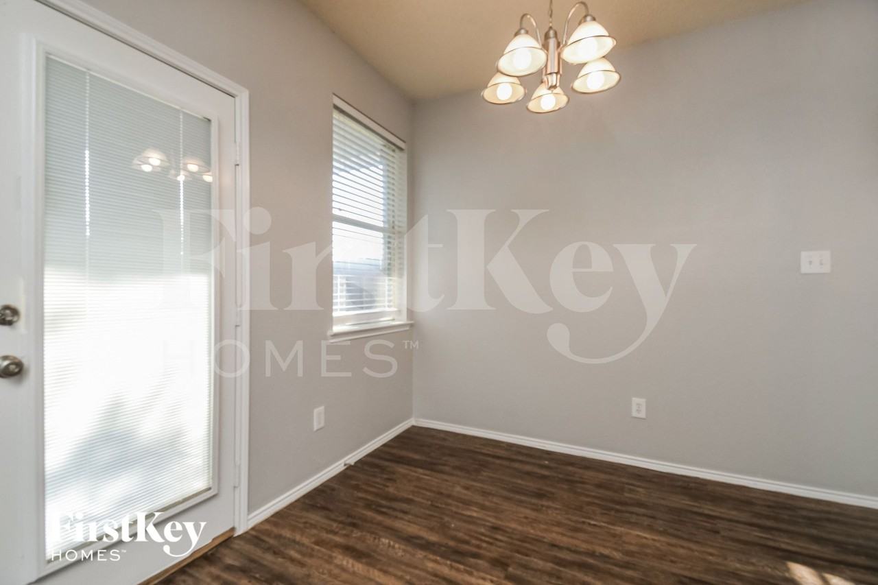 10240 Dawson Trl - Photo 5 of 15