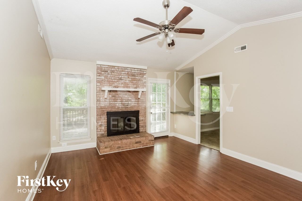 10017 Topeka Dr - Photo 4 of 15