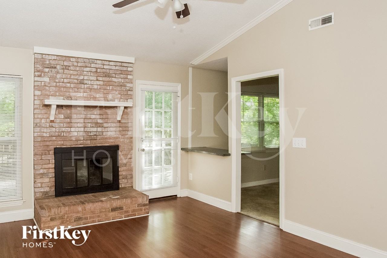 10017 Topeka Dr - Photo 5 of 15