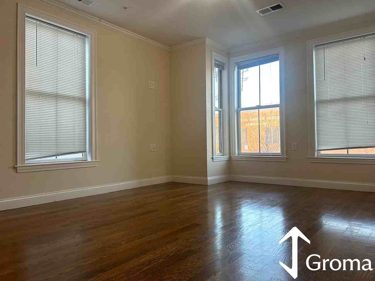 2750 Washington St #2 - Photo 6 of 14