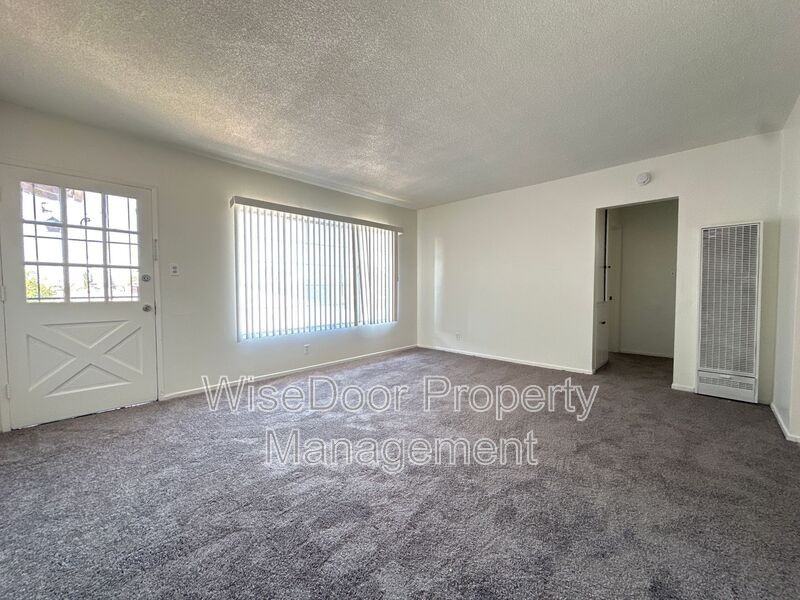 1105 Beach St #D - Photo 3 of 12