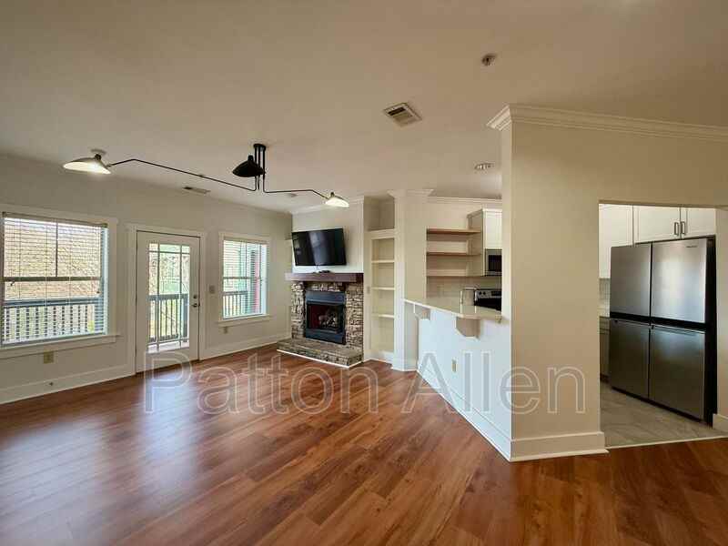 9 Kenilworth Knls #202 - Photo 3 of 41